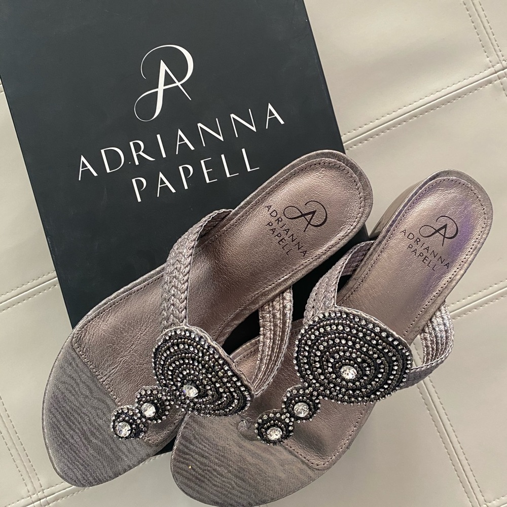NWT Adrianna Papell Silver Rhinetsone Sandals